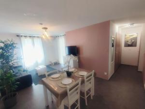 Appartements Douceur du Verdon- Climatise avec Piscine, Parking : photos des chambres