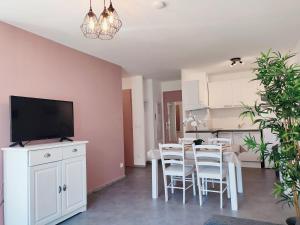 Appartements Douceur du Verdon- Climatise avec Piscine, Parking : photos des chambres