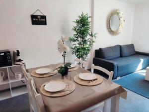 Appartements Douceur du Verdon- Climatise avec Piscine, Parking : photos des chambres