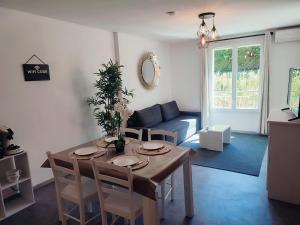 Appartements Douceur du Verdon- Climatise avec Piscine, Parking : Appartement 2 Chambres