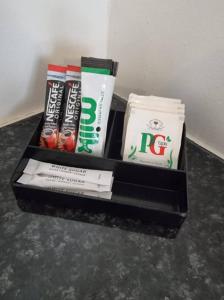 City Centre Studio 7 with Kitchenette, Free Wifi and Smart TV by Yoko Property