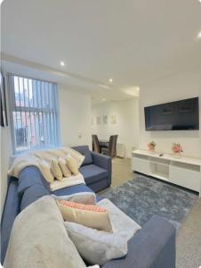 Room 5 Shared House in L6