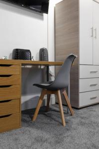 City Centre Studio 7 with Kitchenette, Free Wifi and Smart TV by Yoko Property