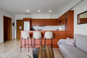 Chios Town Apartment - Heart Of Chios Town With 2 Minute Walk To The Beach