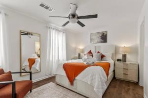 Day Dreamer minutes to Stadium with Fire pit and Parking