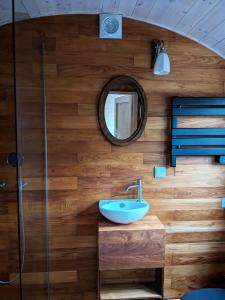 B&B / Chambres d'hotes Roulotte avec terrasse a Montreuil : Chambre Double avec Terrasse