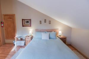 Double Room with Mountain View room in Bear Lake Lodgings B&B