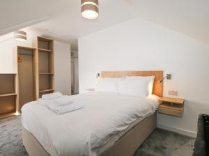 Flat 35 - Marine Court