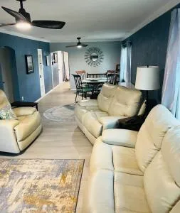 Family Retreat with Game Room and Fire Pit - 莱克威尔士