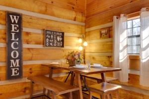 Private Hot Tub and Game Room Mountain Retreat!