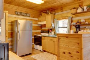 Private Hot Tub and Game Room Mountain Retreat!