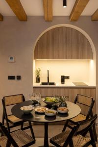 Old Town Olive Studio Apartment