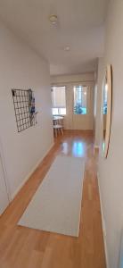 Tilava huoneisto saunalla