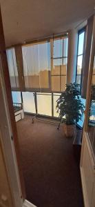 Tilava huoneisto saunalla