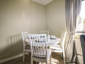 Flat 32 - Marine Court