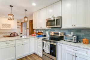 Waterfront Cabin on 32 Acres in Leesburg!