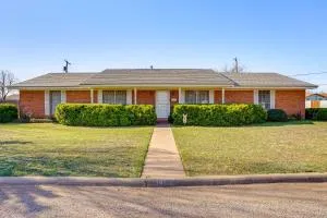 Family Friendly Peaceful Home in Stamford! - Haskell