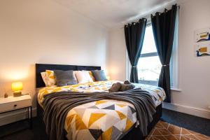 Luxury Southampton Contractor Free Parking Town Centre WIFI 5 bedrooms Sleeps 11