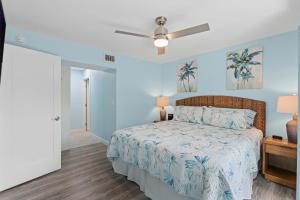 Luxury With Private Lanai Views and Close to the Pool