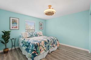Luxury With Private Lanai Views and Close to the Pool