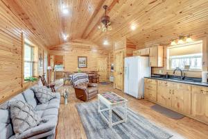 Pond Access and Deck Peaceful Ballantine Getaway!