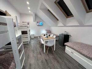 Velo Hostel - Campers & Bikes ENERGYLANDIA