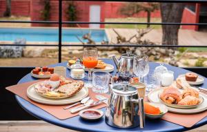 B&B / Chambres d'hotes Maison Joyeusete, Cite de Carcassonne 7 min, Piscine 20m chauffee toute l-annee, Clim, Parking : photos des chambres