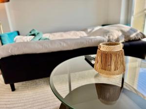 FeWo Palmtrees 2 - Große und moderne 2 Zimmerwohnung mit französischem Balkon in Gladbeck-Mitte nähe Movie Park und Veltins Arena