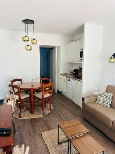 Appartements Appartement T2 avec piscine : photos des chambres