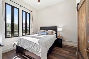 Renovated APT in Historic Hotel