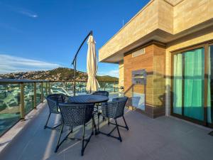 Cobertura de Luxo com 3 Quartos, Piscina Privativa e Vista Mar na Praia dos Anjos, Arraial do Cabo, para até 10 Pessoas