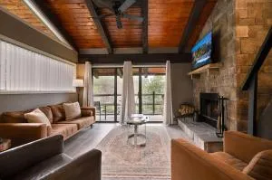 FREE Dollywood ticket & more,Magnolia Ridge Retreat Condo, king bedroom, full bed in upstairs loft - نيوبورت