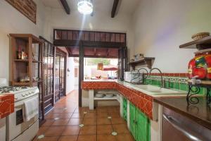 private Pool, walk to malecón, 2 BR estilo hacienda