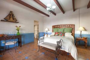 private Pool, walk to malecón, 2 BR estilo hacienda