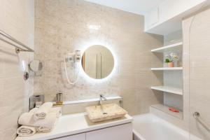 Lakeside 101 Apartment