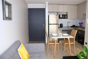 HOM l Parking Cowork Urbano Piscina Parque Almagro