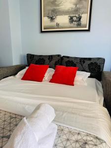 Blue Orchid Apartment
