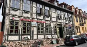 Pizzeria & Pension ETNA - 鲁特斯塔德·斯塔文哈