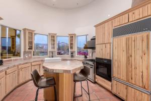 Relaxing 3BR Haven with Pool and BBQ for Family Time