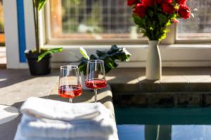 Smokies Couple Getaway by Ghosal Lodging