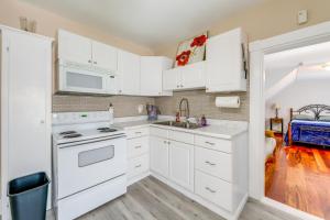 half Mi to Pier WFH-Friendly Apt in Maine!