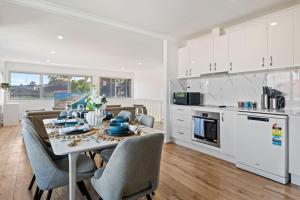 1Mins to Pinelands Plaza 4BR Chic Family Retreat