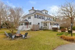 1 Acre Estate Pool Close to Beaches Games - Cataumet