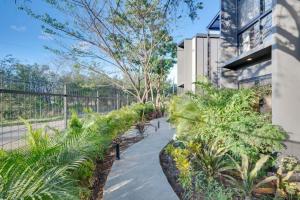 The Bungalows #4 - Boutique Hotel in Flamingo Beach - Top Level Studio