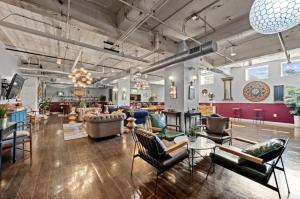 Downtown Penthouse close to Convention Center