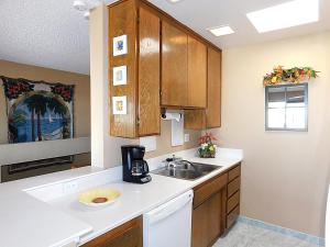 211W 211 Whittley