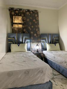 Airport Apartment 5 minutes walk, perfect for Early & Late Flights