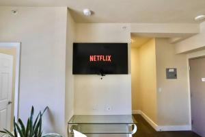 Art Deco Suite Steps from Beach in South of Fifth