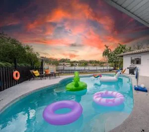 Luxury Lakefront Retreat Perfect for Family Fun - Highland Lakes