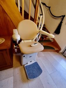 BAT Home Solutions Trier-Euren - alles was ein Hotel nicht bietet - 10 Min zur Altstadt - 98 qm Scheune für 9 Personen mit Sternenhimmel, Wintergarten, Grill und Kino - barrierefrei dank Lift & Auffahrt